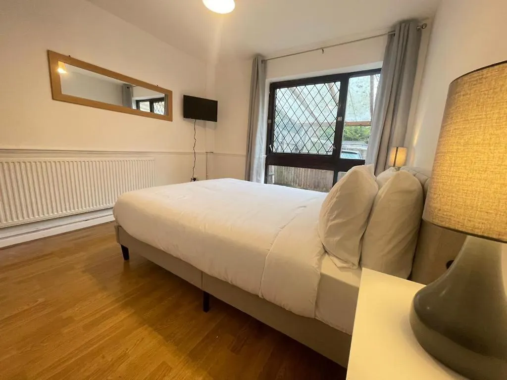 Homestay Private Spacious Room In Beckton London